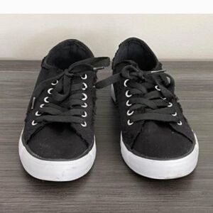 Gotta flurt sneakers